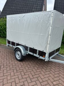 Enkelasser met huif 257x132x150 betonplex uitvoering